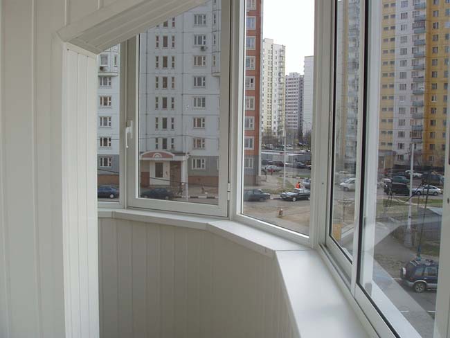 Закругленное радиусное остекление полукруглого балкона и лоджии Куровское