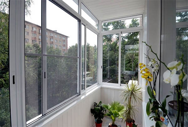 Недорогое остекление балконов и лоджий алюминиевым профилем от производителя окон Куровское