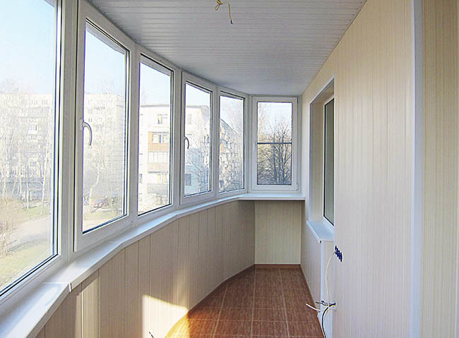 Замена холодного остекления на балконе на теплое Куровское
