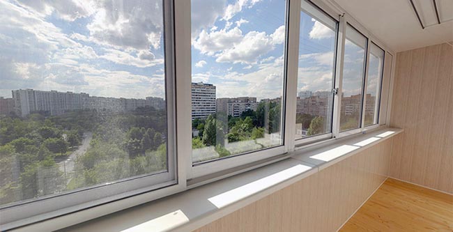 Чем застеклить балкон: ПВХ или алюминием Куровское