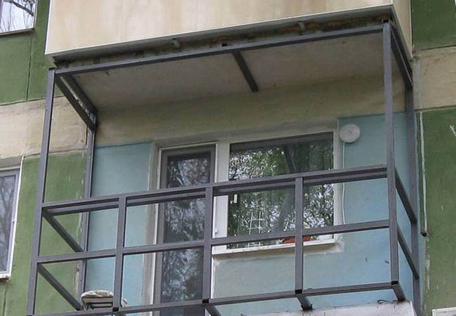 Альтернативное остекление балкона оргстеклом вместо стекла Куровское