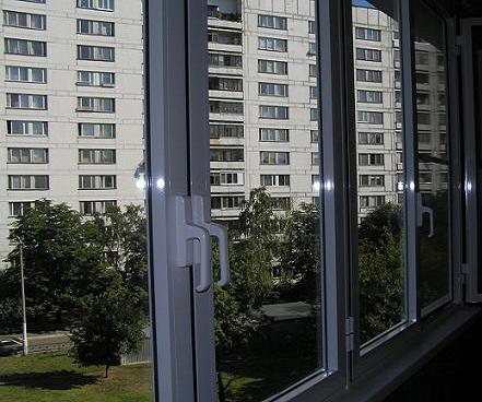 установка пластиковых окон на балконе Куровское